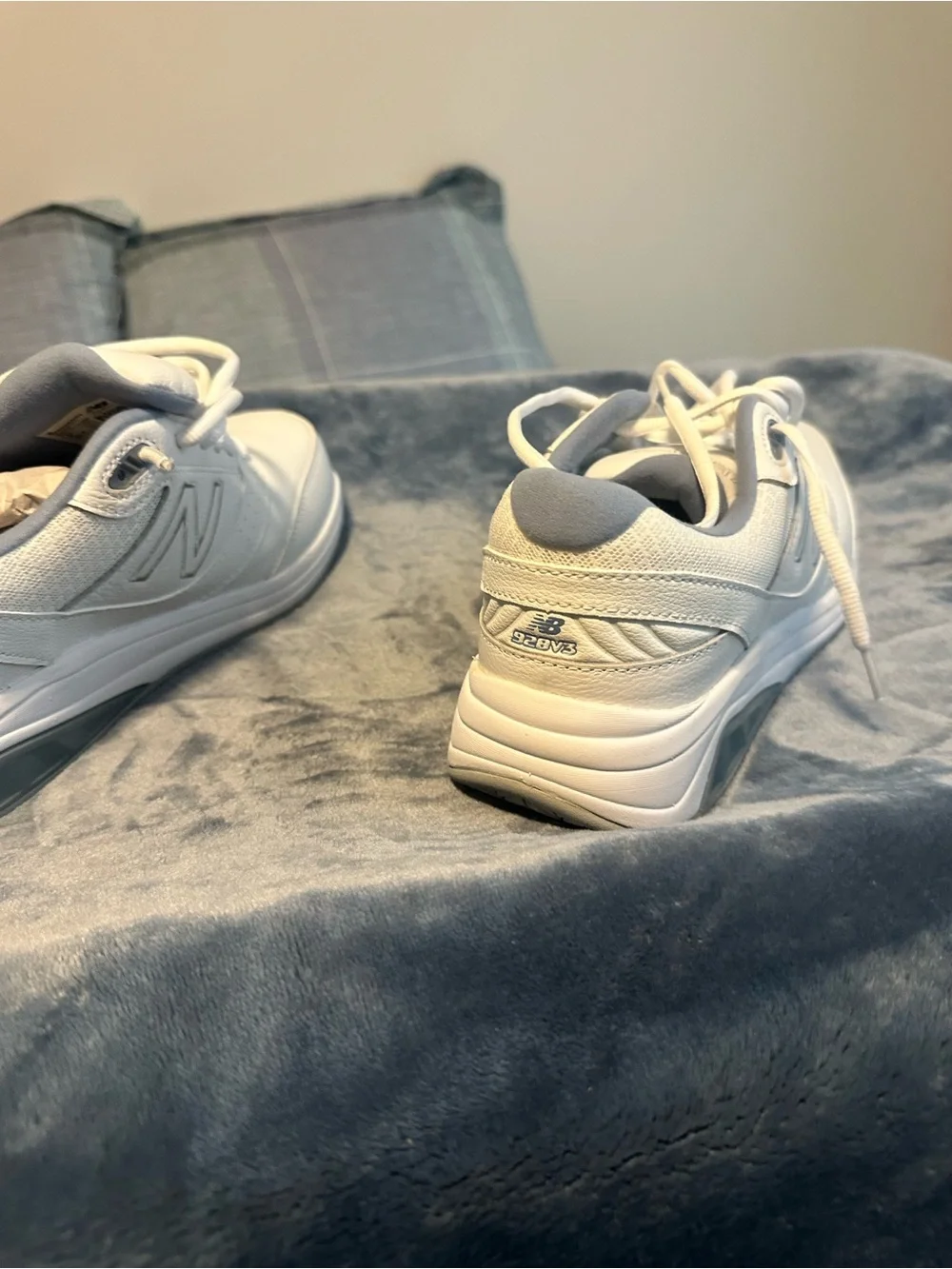 New Balance Women White Lace-Up Athletic Sneakers